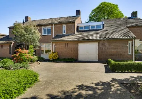 Tussenwoning te koop: Carolinenstraat 5, Stramproy Stramproy