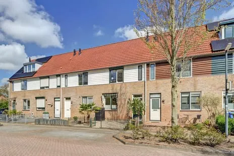 Tussenwoning te koop: Carry van Bruggenlaan 31, Laag Dalem I Gorinchem