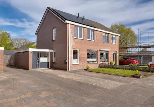 Twee-onder-één-kap te koop: Carry van Bruggenstraat 47, Smilde-Centrum Smilde