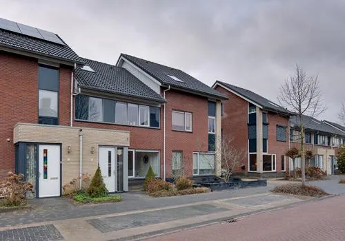Tussenwoning te koop: Carry van Bruggenweg 9, Kloosterhout Assen