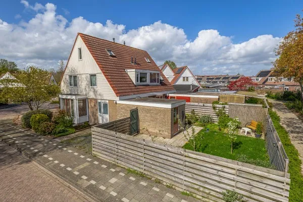 Twee-onder-één-kap te koop: Castor 32, Lemmer