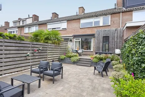 Tussenwoning te koop: Catharina van Rennesplein 34, Dieren-West boven spoorlijn Dieren