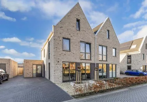 Twee-onder-één-kap te koop: Catharinalaan 7, Heerenveen