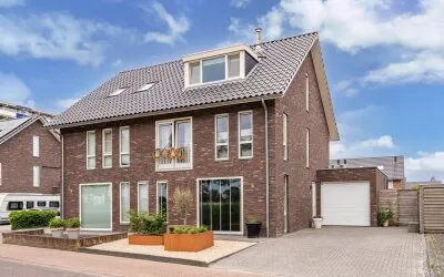 Twee-onder-één-kap te koop: Catrijn Epessingel 25, Bolsward-Zuidoost Bolsward