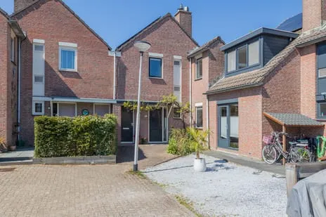 Tussenwoning te koop: Catswende 64, Wendes Hillegom