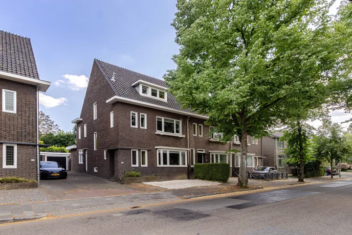 Corner house for sale: Caumerbeeklaan 18, Caumerveld Heerlen