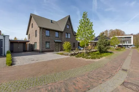 Twee-onder-één-kap te koop: Cecil Powellhof 3, Nobelhorst West Almere
