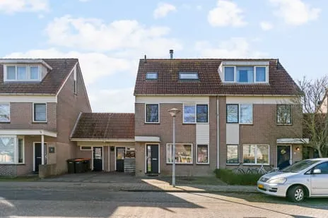 Tussenwoning te koop: Ceder 34, Kersenboogerd-Zuid - Buurt 33 03 Hoorn