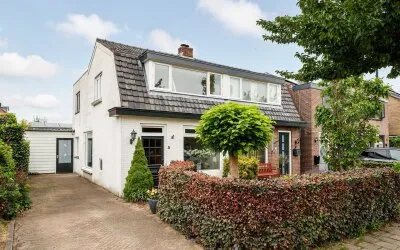 Twee-onder-één-kap te koop: Cederlaan 5, Gezonken Hoek Veenendaal