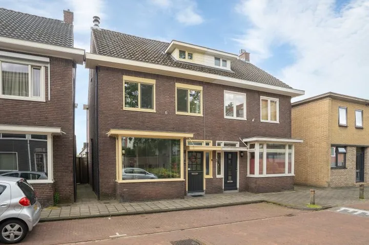 Twee-onder-één-kap te koop: Celebesstraat 50, Getfert Enschede