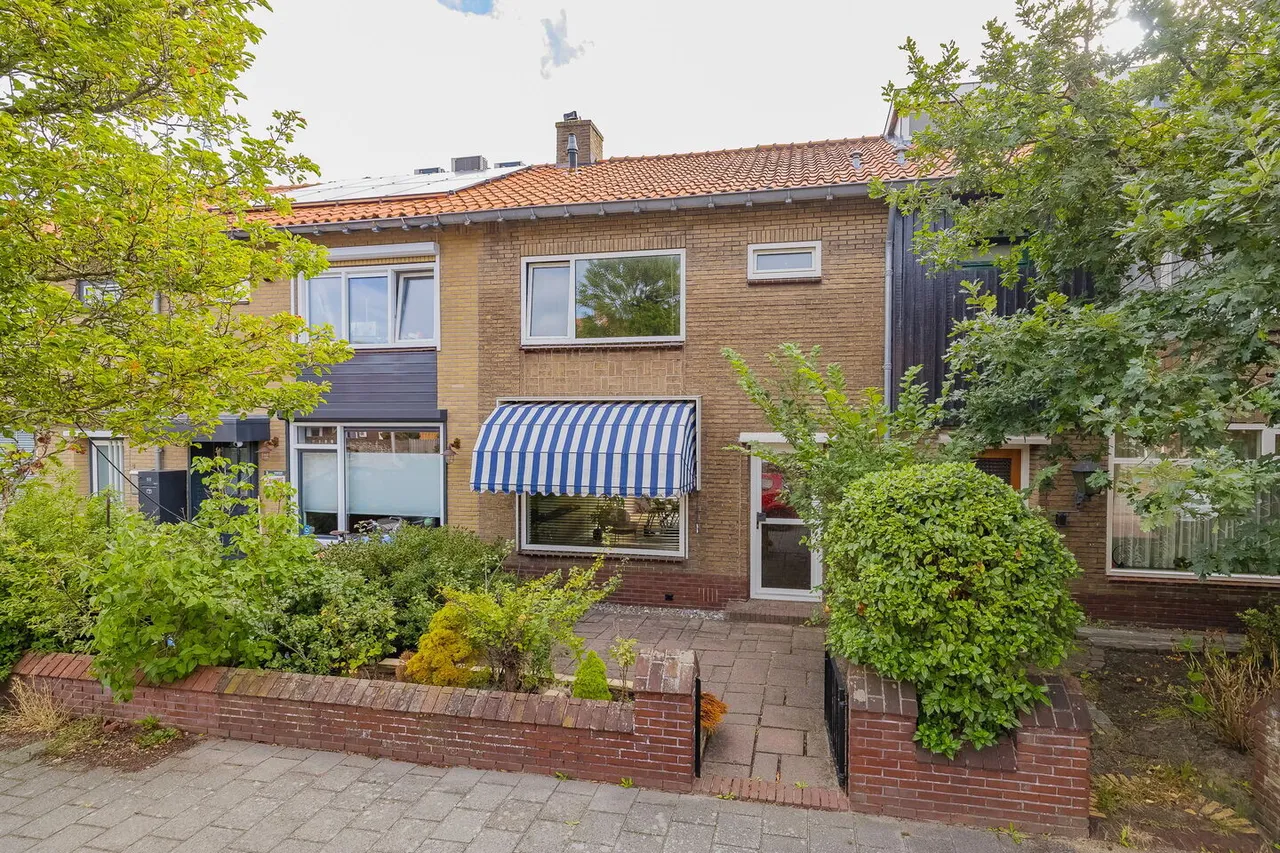 Tussenwoning te koop: Celsiusstraat 5, Ijmuiden