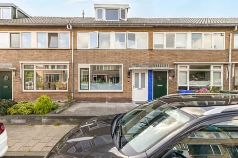Terraced house for sale: Ceramstraat 38, Indische buurt-Zuid Den Helder