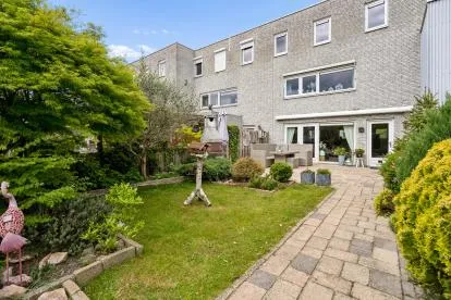 Tussenwoning te koop: Cézannestraat 127, Tussen de Vaarten Z.- Zuidwest Almere