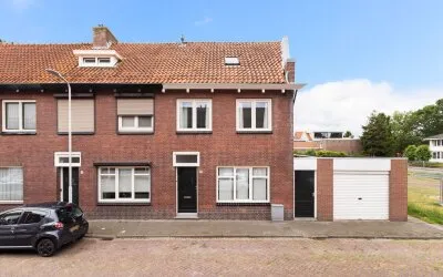 Corner house for sale: Charitasstraat 2, Parklaan-Hoogstraat Roosendaal