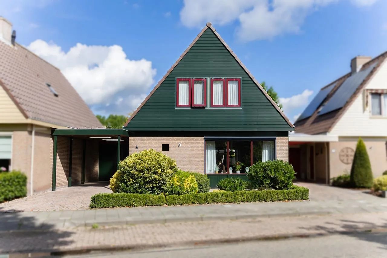 Tussenwoning te koop: Charles van der Nootstraat 35, Hoogwoud