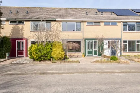 Tussenwoning te koop: Charles van der Nootstraat 17, Van Van der Noot tot Slickerstraat Hoogwoud