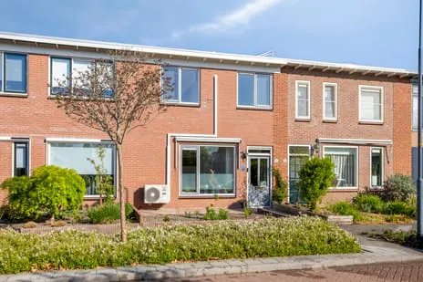 Tussenwoning te koop: Charlotte de Bourbonstraat 8, Varsseveld Varsseveld