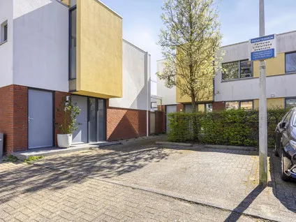 Twee-onder-één-kap te koop: Chet Bakerstraat 16, Amsterdam