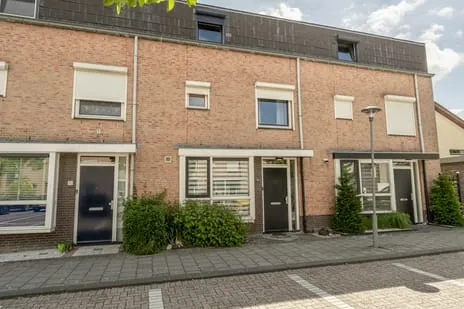 Terraced house for sale: Chopinplein 40, Oud-Beijerland Poortwijk Oud-Beijerland
