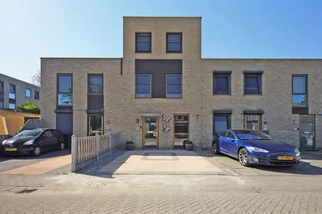 Tussenwoning te koop: Chris van Abkoudehof 28, Lombardijen Rotterdam
