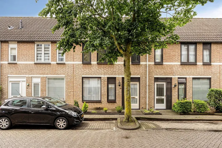 Tussenwoning te koop: Christinalaan 14, Steenweg en omgeving Helmond