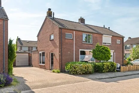 Semi-detached for sale: Christinalaan 21, Beusichem Beusichem
