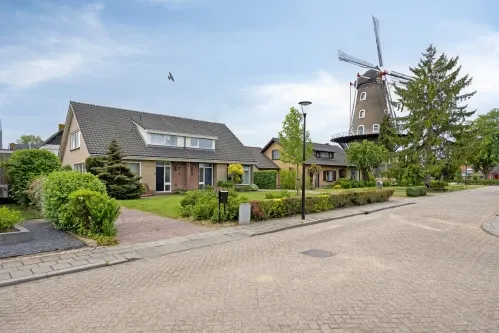 Twee-onder-één-kap te koop: Christinestraat 7, Kern Beneden-Leeuwen Beneden-Leeuwen