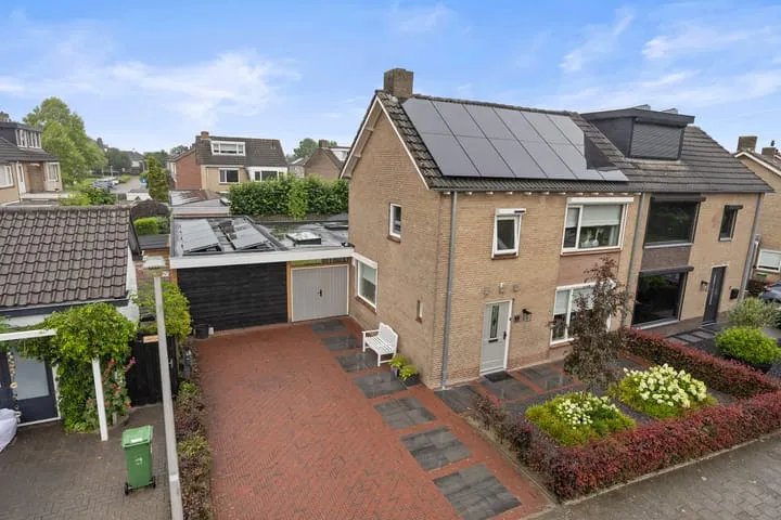 Corner house for sale: Chrysantenstraat 1, Braken-Oost Drunen