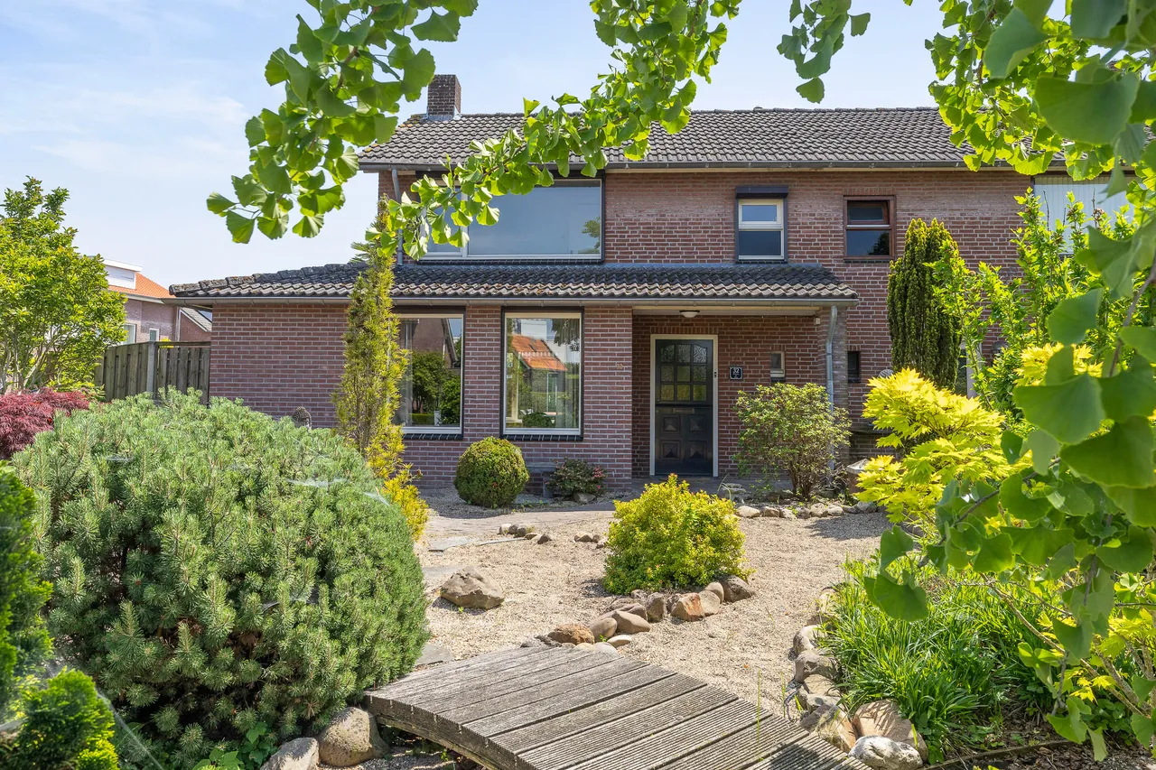 Twee-onder-één-kap te koop: Chrysantenstraat 32, Veghel