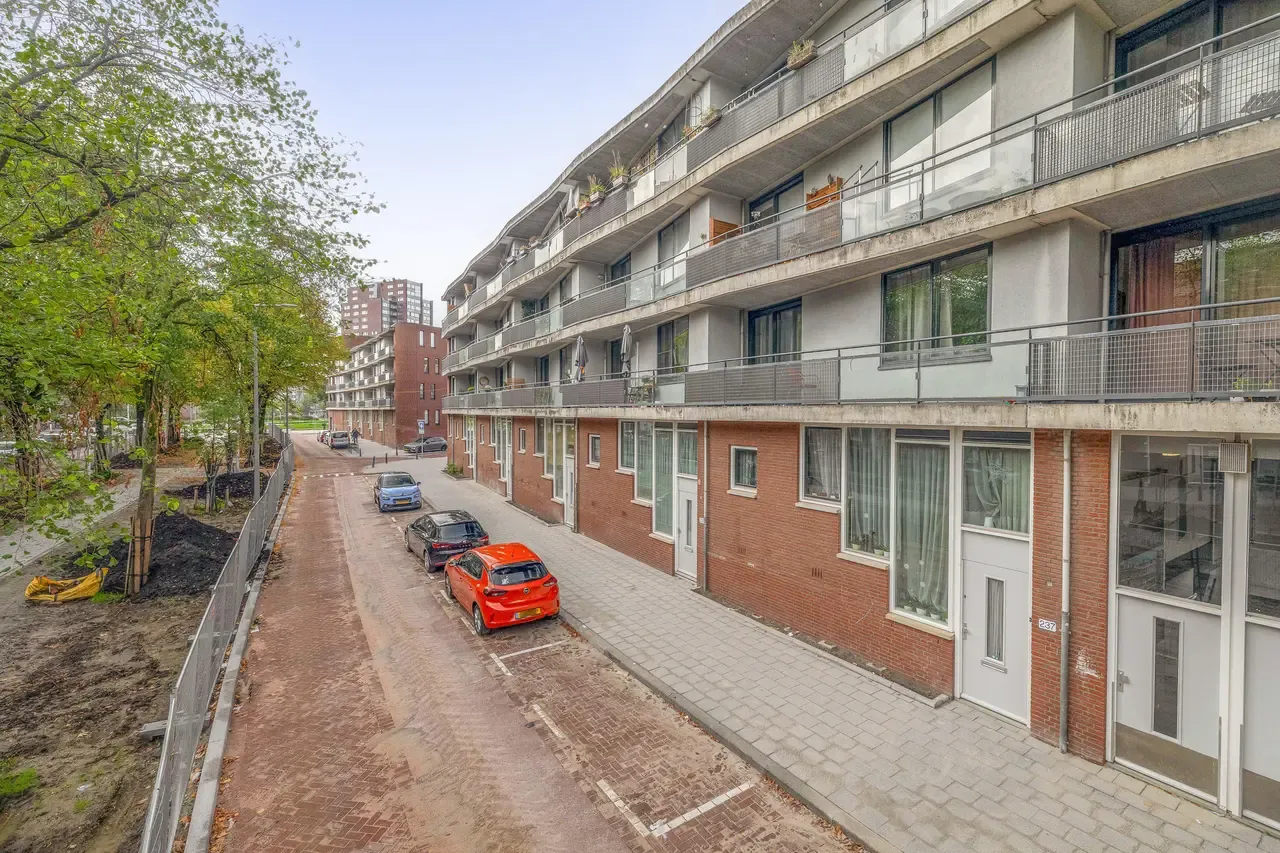 Appartement te koop: Claes de Vrieselaan 203, Rotterdam