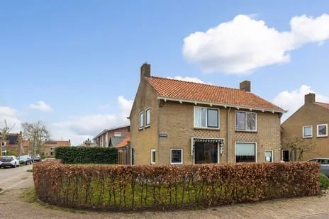 Twee-onder-één-kap te koop: Claes Barthoutstraat 2, St.-Jacobiparochie Zuid St.-Jacobiparochie