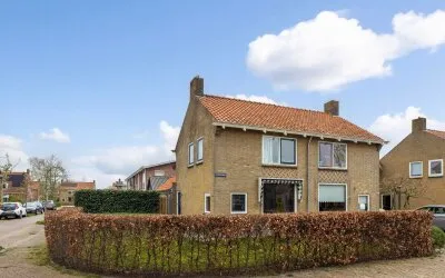 Twee-onder-één-kap te koop: Claes Barthoutstraat 2, St.-Jacobiparochie Zuid St.-Jacobiparochie