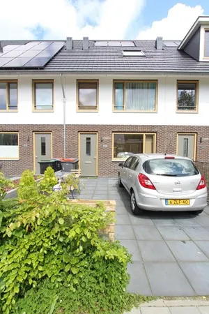 Tussenwoning te huur: Clara Egginklaan 22, Zijdelwaard Uithoorn