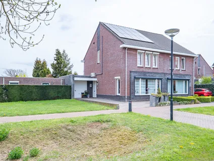 Twee-onder-één-kap te koop: Clarastraat 92, Hingen Echt