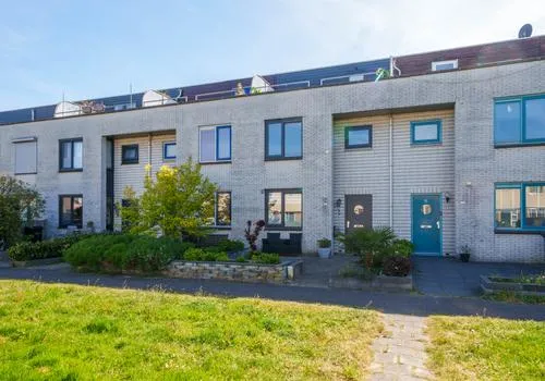 Tussenwoning te koop: Clare Lennartstraat 9, Literatuurwijk Noordoost Almere