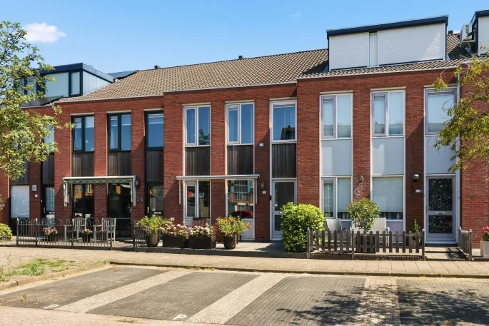 Tussenwoning te koop: Claude Debussystraat 22, Rooswijk Noord Zaandijk