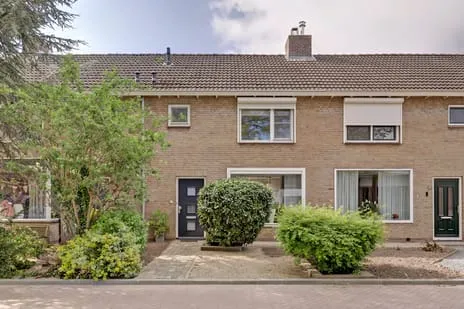 Tussenwoning te koop: Commanderijstraat 8, Schelluinen-Dorp Schelluinen