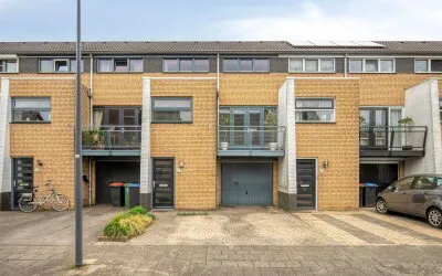 Tussenwoning te koop: Commissaris van der Hartenlaan 12, De Kruiskamp 'S-Hertogenbosch