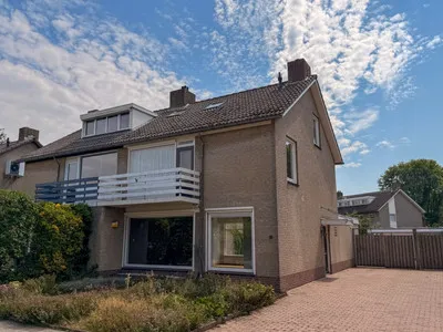 Twee-onder-één-kap te koop: Commissaris Van Voorst tot Voorstlaan 10, De Kruiskamp 'S-Hertogenbosch