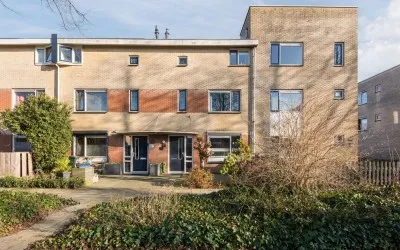 Tussenwoning te koop: Commissarislaan 115, Oldenelerbroek Zwolle