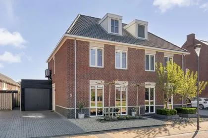 Twee-onder-één-kap te koop: Compagnie 5, Steenwijk