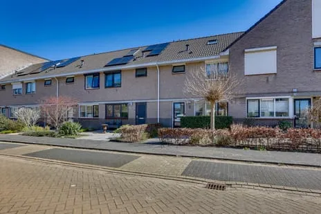 Tussenwoning te koop: Concertlaan 3, De Maten Kampen