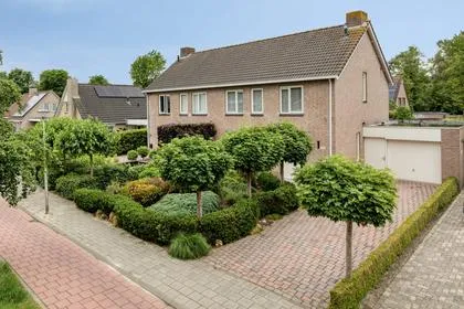 Twee-onder-één-kap te koop: Concordialaan 107, Sander-Banken 2 Etten-Leur