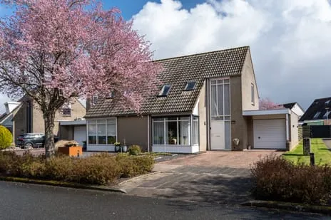 Twee-onder-één-kap te koop: Condorhorst 10, Vogelwijk en De Borgen Stadskanaal