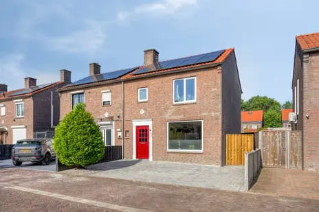 Twee-onder-één-kap te koop: Condorstraat 29, Roofvogelbuurt Oss