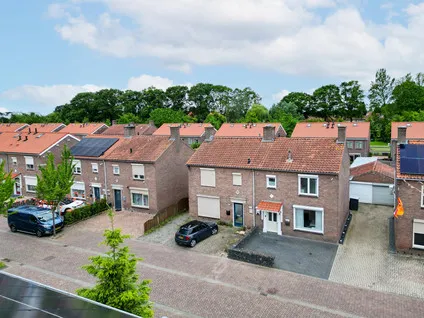 Twee-onder-één-kap te koop: Condorstraat 9, Roofvogelbuurt Oss