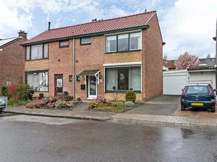 Twee-onder-één-kap te koop: Const Huygensstraat 29, Elsloo Elsloo