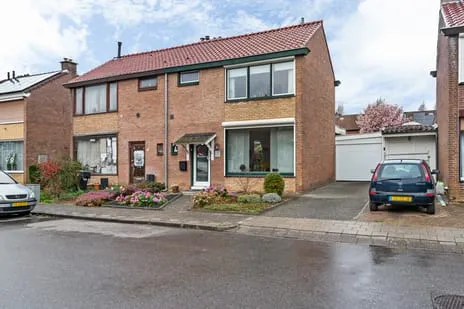 Twee-onder-één-kap te koop: Const Huygensstraat 29, Elsloo Elsloo (Li)