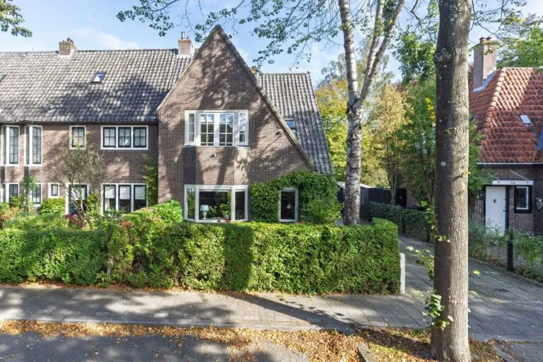 Hoekwoning te koop: Constantijn Huijgenslaan 13, Bussum