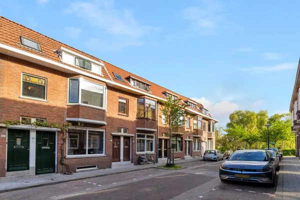 Tussenwoning te koop: Copernicusstraat 10, Natuurkundigenbuurt Schiedam